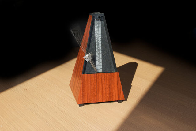 File:Metronome 2-12.jpg