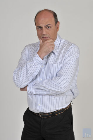 Archivo:Santiago Urrialde.jpg
