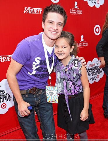 File:Josh Hutcherson and Bailee Madison.jpg