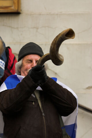 File:ShofarInPrague2009.jpg