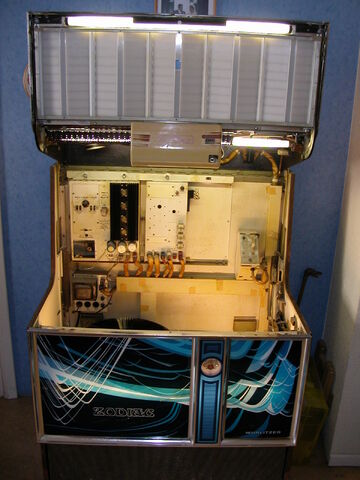 Datei:Dscn2824-Wurlitzer-3500-Zodiac-On-Open.jpg