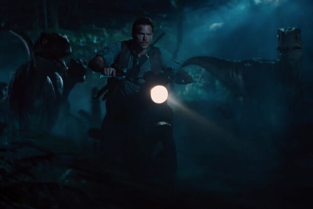 File:Velociraptor Pack Jurassic World.jpg