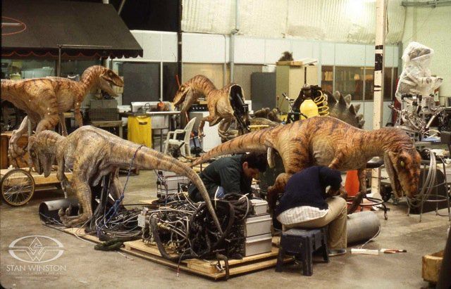 1999 Reign of The Dinosaur Velociraptor Swift Dino Tronics Wow Wee Jurassic  Park