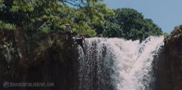 File:Jurassicworld-movie-trailer-screencap-49.jpg