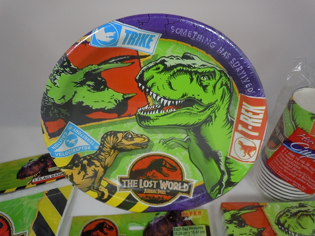 File:TLW party set2.png