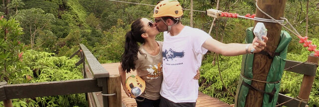 File:Couple-kissing rope bridge.jpg