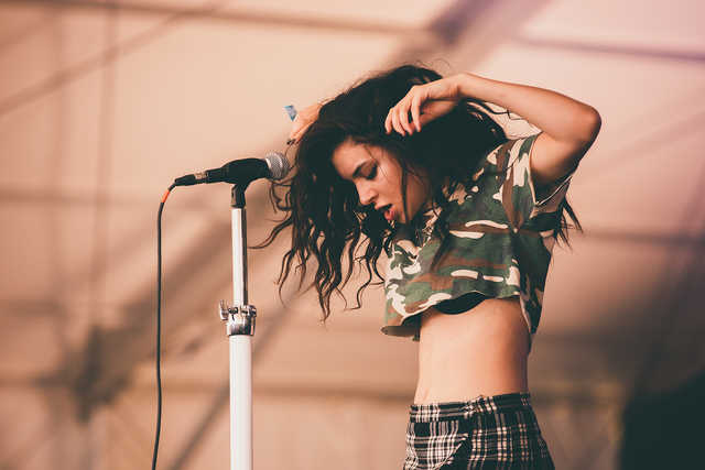 File:Charli XCX Singing.png