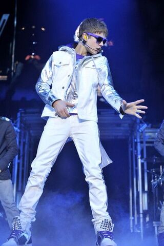 File:Justin+Bieber+my+world+tour+europ.jpg