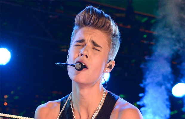 Image - Justin singing a high note.jpg | Justin Bieber ...