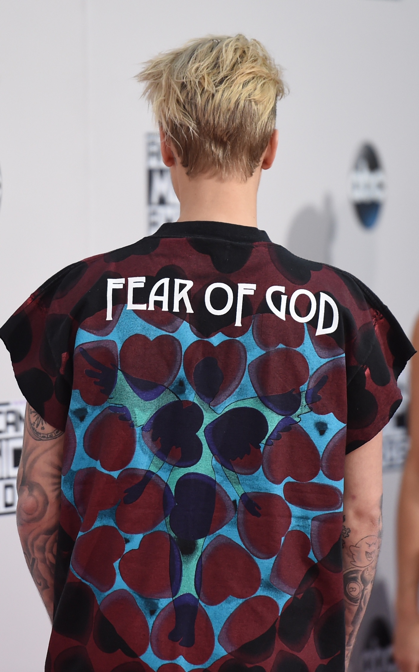 Image - American Music Awards 2015 red carpet Fear of God.jpg | Justin Bieber Wiki ...1400 x 2245