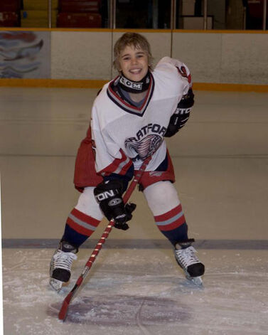 File:7993757 JUSTIN-BIEBER-PLAYS-HOCKEK-BWE-TV-02.jpg