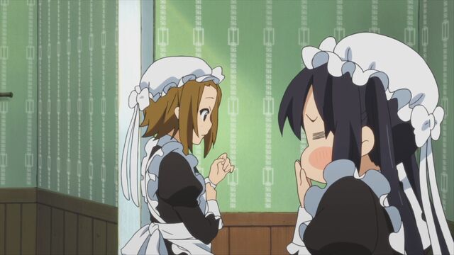 File:Ritsu and Azusa.jpg