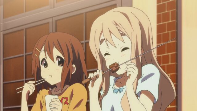 File:Yui and Tsumugi.jpg