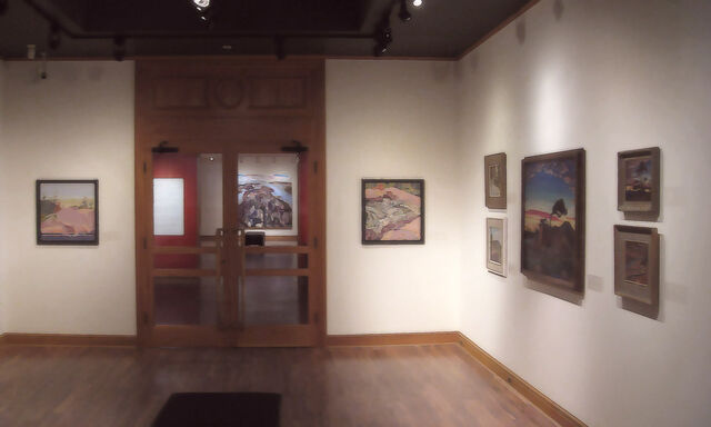 Файл:Gallery exhibition.jpg