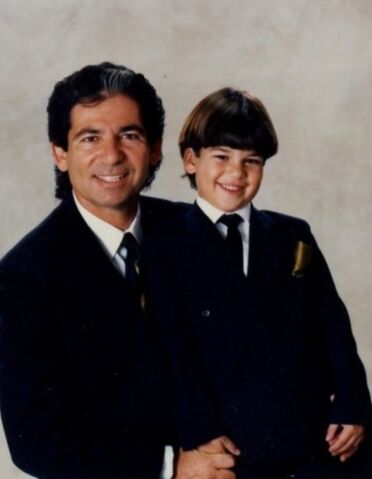 File:Kim-Kardashian-Fathers-Day-Bruce-Jenner-Robert-Sr-061712-18-492x626.jpg
