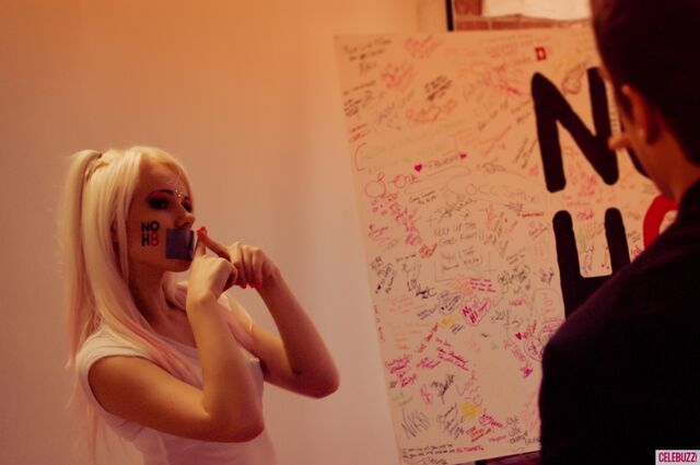 File:Kerli NOH8 Campaign Behind the Scenes Celebuzz 14.jpg
