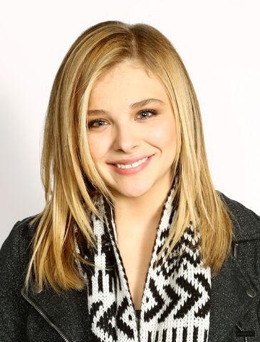 File:ChloeSmile.jpg