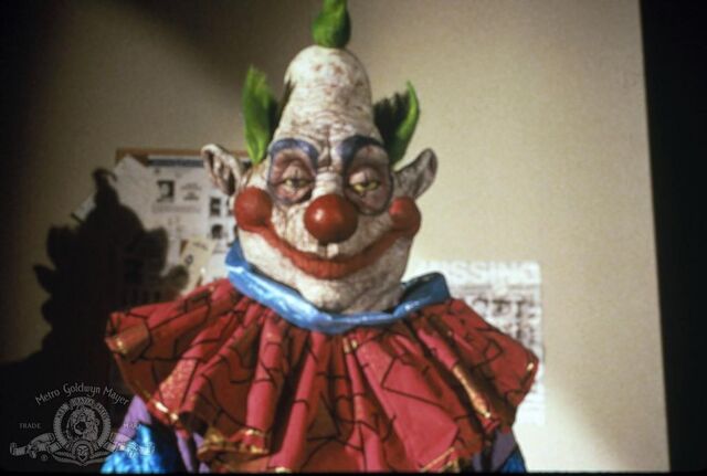 File:Killer-klowns-from-outer-space-picture.jpg
