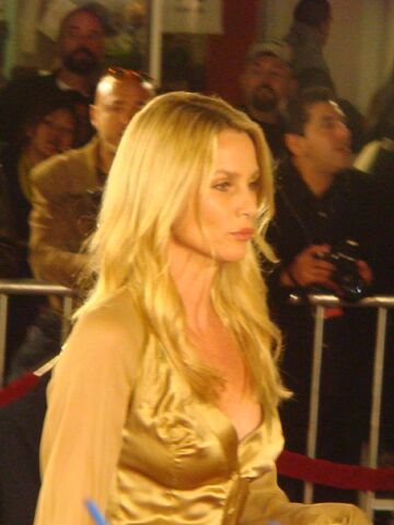 File:Nicollette Sheridan at the Beowulf premiere.jpg