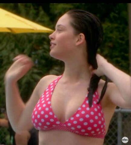 File:AshleighPool.jpg