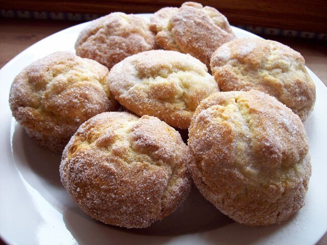 File:Muffin Doughnuts.jpg