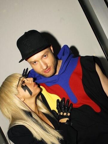 File:5-19-08 NewNowNext Awards Backstage 002.jpg