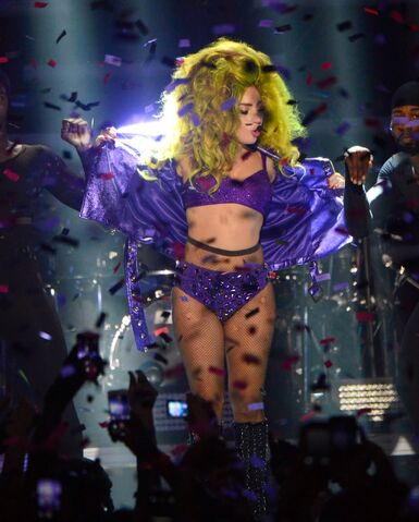 File:3-30-14 Roseland Day 2 Applause 002.jpg