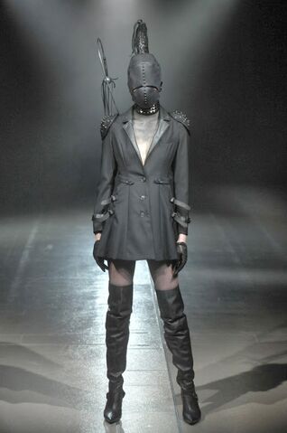 File:Alice Auaa - Autumn-Winter 2014 Collection.jpg