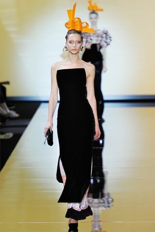 File:Armani-prive-fall-2011-hc-black-velvet-gown-profile.jpg
