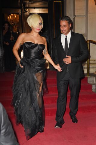 File:9-5-14 Leaving Harper's Bazaar NYFW Fete in NYC 002.jpg