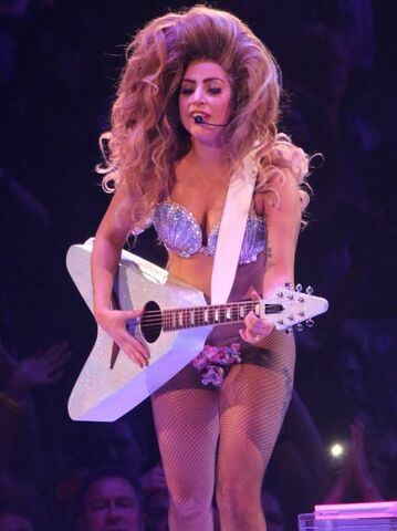 File:Lady-gaga-artpop-tour-2014-1399371134-view-1.jpg