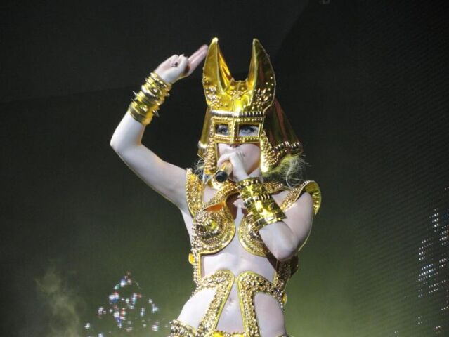 File:GoldOutfit-Headpiece.jpg