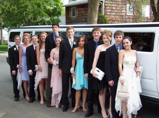File:0-0-04 Prom Party 002.jpg