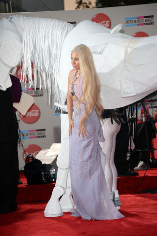 File:Ladygaga-ama2013-redcarpet-005.jpg