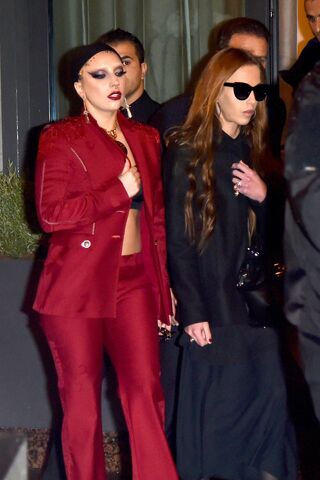 File:11-5-14 Leaving Park Hyatt Hotel in Milan 001.jpg