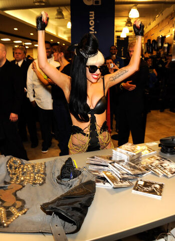 File:GagaTheBestBuy2.jpg