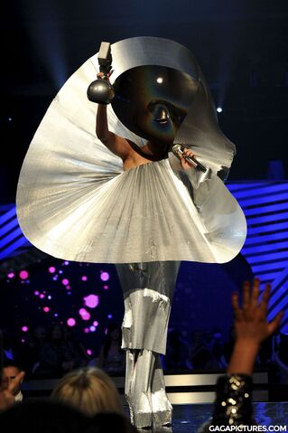 File:Nov6-MTV-EMA-BestFemale.jpg