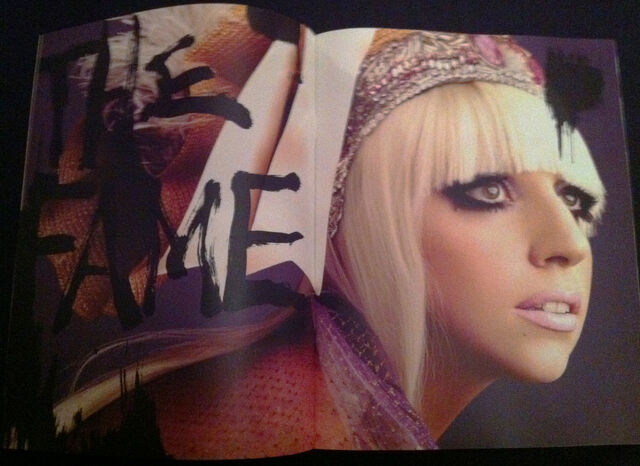 File:Super Lady Gaga 007-008.jpg