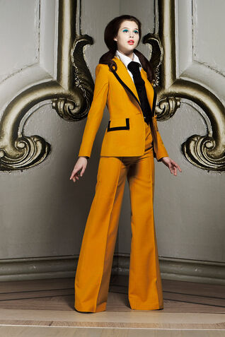 File:Viktor & Rolf Resort 2012 Suit.jpg