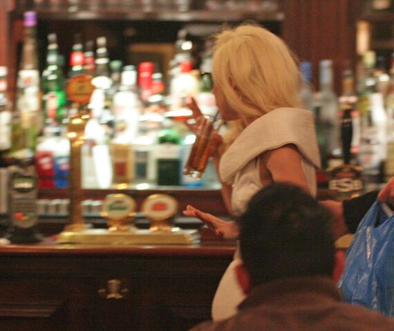 File:12-6-09 Castle Pub 002.jpg
