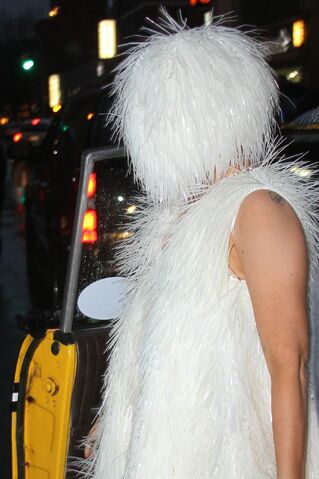 File:3-30-14 Leaving her apartment in NYC 001.jpg