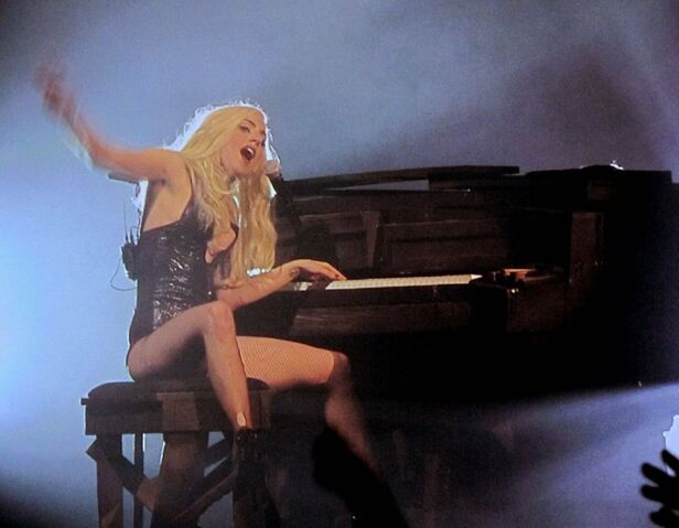File:11-27-09 Monster Ball 007.jpg