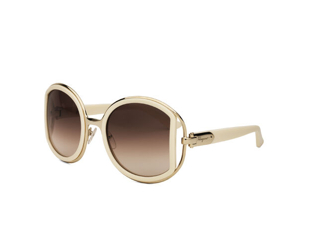 File:Ferragamo Fall 2014 Collection.jpg