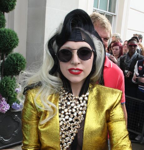 File:5-14-11 London Hotel.jpg
