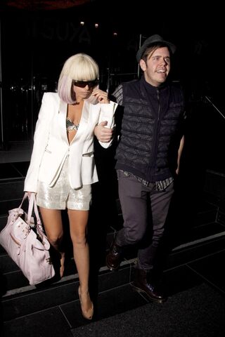 File:Perez hilton kisses up to lady gaga.jpg