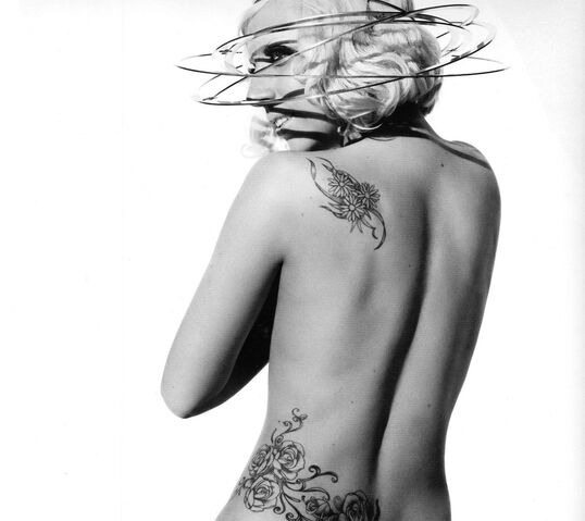 Fichier:Sebastian Faena-outtakes-02.jpg