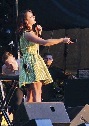 File:1412921836746 wps 104 Popstar Lana del Rey perf.jpg