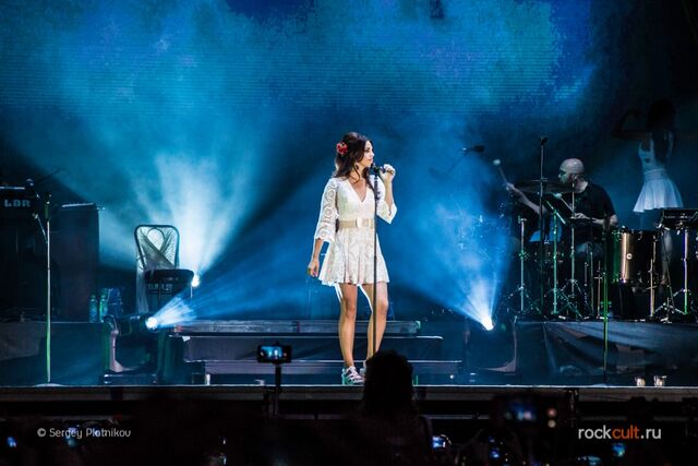 File:Lana-Del-Rey-Park-Live-Moscow-10.07.2016-2-600x400.jpg