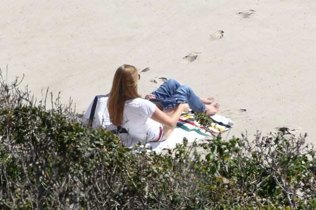 File:Lana-del-rey-bikini-body-beach-06.jpg
