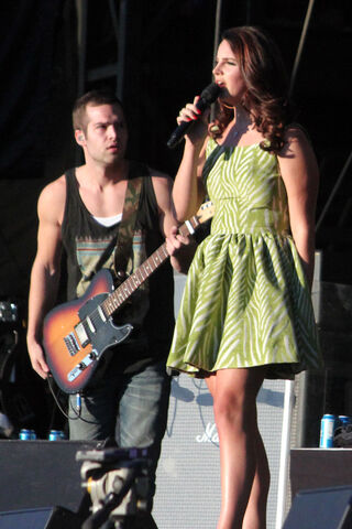 File:Kaplan-cos-acl-saturday1-lana-del-rey-5.jpg